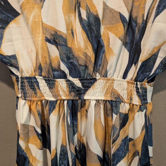Abstract Patterned Midi Dress - Picture 2 of 5
